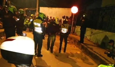 La Policía Metropolitana atendiendo el caso.