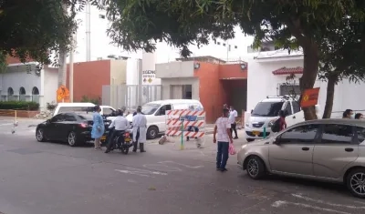 Salida de la morgue de la Clínica General del Norte