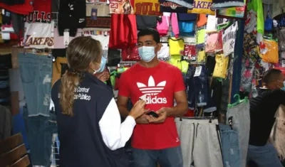 Ayuda a comerciantes en el Centro de Barranquilla