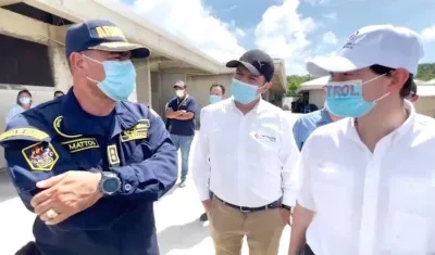 El Contralor Carlos Felipe Córdoba durante su visita a Providencia.