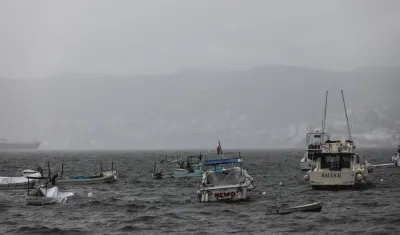 Malecón de Acapulco se encuentra cerrado debido a la tormenta tropical Enrique.