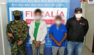 El encartado de 19 años (de chaqueta blanca y camiseta verde) fue sentenciado a 12 años y 6 de prisión, tras llegar a un acuerdo con la Fiscalía.