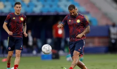 Edwin Cardona y Matheus Uribe, durante un calentamiento. 