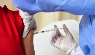 La vacunación avanza en todo el país en medio de tercer pico en varias ciudades. 