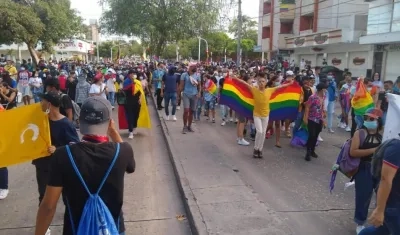 Plantón y marcha que inició en la calle 72. 