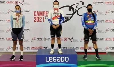 Marianis Salazar durante la premiación.