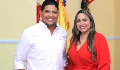 El Alcalde Rumenigge Monsalve Áalvarez y Eimy Luz Camargo Molina.