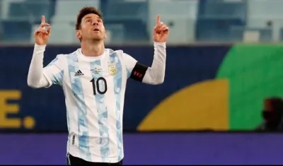 Lionel Messi festejando ante Bolivia.