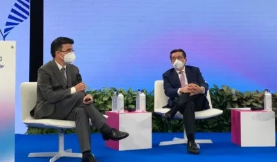 Ministro de Salud, Fernando Ruiz, en el lanzamiento de VaxThera, del grupo Sura.