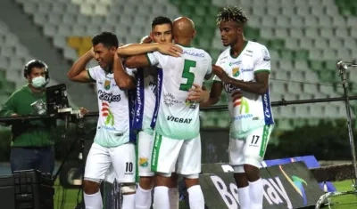 Jugadores de Atlético Huila celebrando el triunfo ante Deportes Quindío.