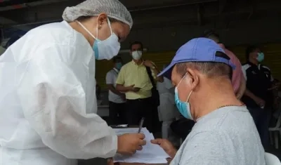 La vacunación sería solo a afiliados.