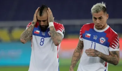 Arturo Vidal y Eduardo Vargas, dos de los veteranos chilenos. 