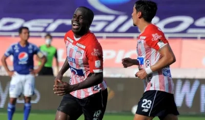 Carmelo Valencia y Fabián Sambueza apuntan a la titular. 