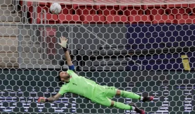 David Ospina durante la tanda de penales contra Argentina. 