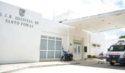 Uno de los uniformados fue atendido en el Hospital de Santo Tomás. 