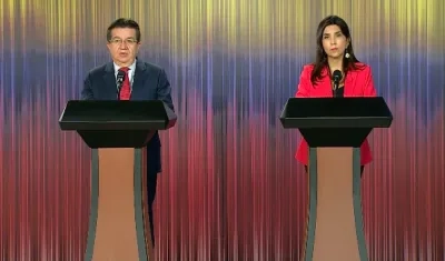 Ministro de Salud, Fernando Ruiz, y ministra de Educación, María Victoria Angulo.