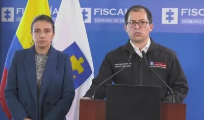 El Fiscal General, Francisco Barbosa, revelando detalles del operativo.