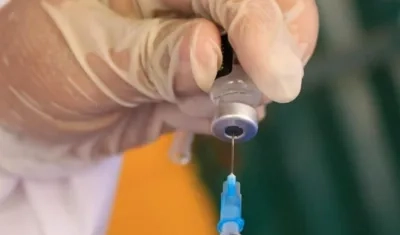 Desde mañana se abre la vacunación de Covid-19 a grupos 40-44 sin agendamiento.