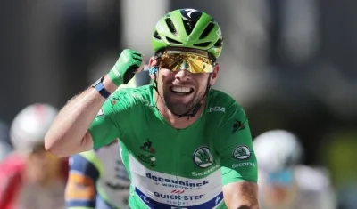 Mark Cavendish se impone en la meta y logra igualar a Eddy Merckx.