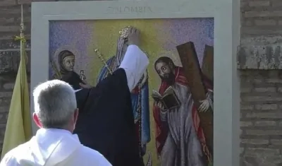 Entronización de la Santísima Virgen del Rosario de Chiquinquirá en los jardines del Vaticano.