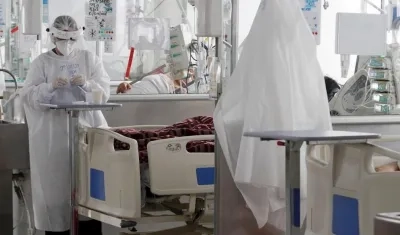 Unidad de Cuidados Intensivos en una clínica de Colombia.