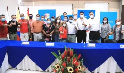 La Gobernadora Elsa Noguera con líderes comunales y secretarios de despacho.