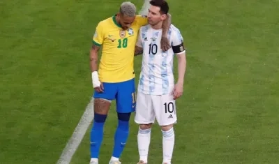 Neymar y Messi, en un verdadero gesto de dignidad deportiva.
