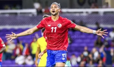 Ariel Lassiter festejando el 2-0 de Costa Rica.