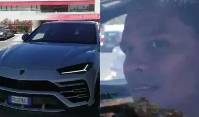 Carlos Bacca a la salida de la sede deportiva del Granada. 