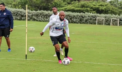 Freddy Hinestroza es uno de los jugadores habilitados para la primera fecha. 