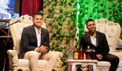 El cantante Elder Dayán y el acordeonero Lucas Dangond.