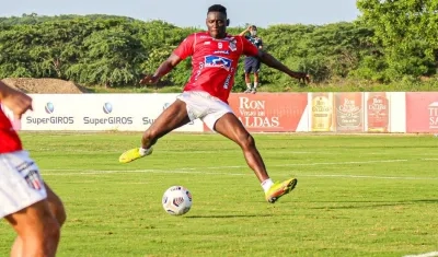 Cristian Martínez Borja, nuevo delantero de Junior, será de la partido. 