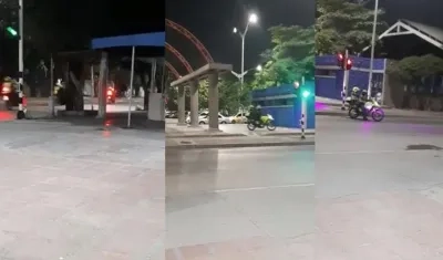 Patrullas de la Policía rumbo a la calle 17. 