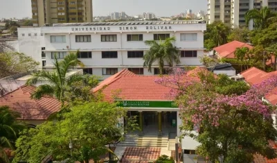 Fachada de la Universidad Simón Bolívar.