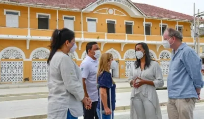 Gobernadora Elsa Noguera, la Ministra Angélica Mayolo, el director de Patrimonio y Memoria Alberto Escovar y Nurys Logreira.