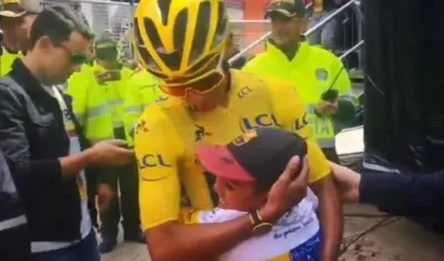 Egan tuvo la oportunidad de dialogar y abrazar a Julián Gómez Torres, hace dos años.