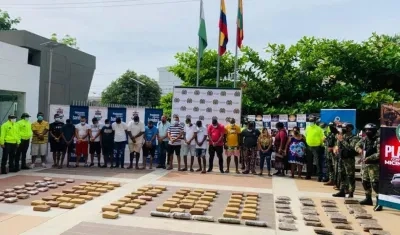 Los capturados fueron dejados a disposición de la Fiscalía. 