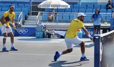Juan Sebastián Cabal y Robert Farah durante el partido. 