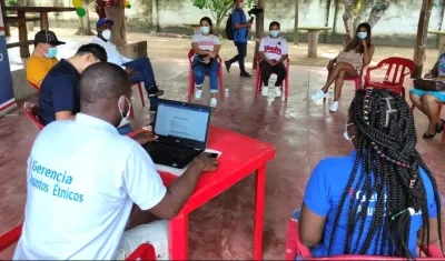 Mesa de trabajo con comunidades étnicas.