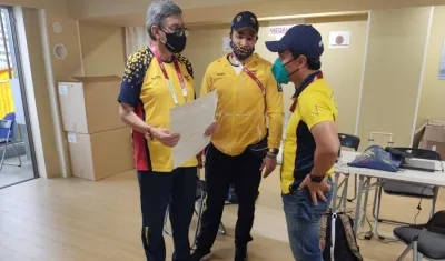 Bernardo Tovar Jr. a su llegada a la Villa Olímpica. 