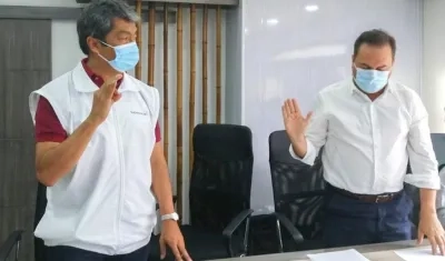 El Superintendente Delegado Germán Guerrero tomando posesión al Liquidador Faruk Urrutia.