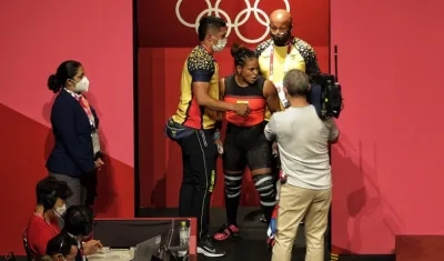 El soledeño Luis Arrieta alienta a Mercedes Pérez. 