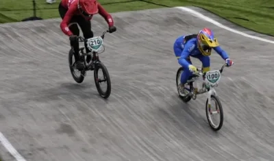 Mariana Pajón al comando de la carrera.