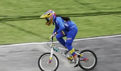 Mariana Pajón al comando de la carrera. 