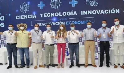 El Ministro y la viceministra de Ciencias con los gobernadores de la Región Caribe.