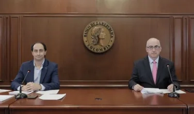 El ministro de Hacienda, José Manuel Restrepo, y el gerente del Banrepública, Leonardo Villar.