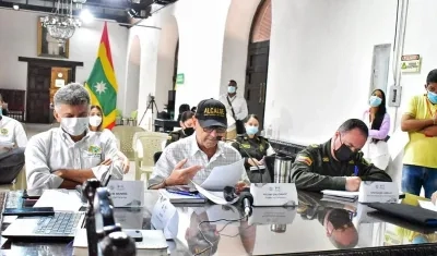 Secretario del Interior, David Múnera, el alcalde William Dau, y el subcomandante de la Mecar.