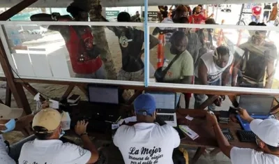 La compra de tiquetes en Necoclí.