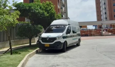 La Policía llegó al lugar donde el vigilante se propinó el disparo. 