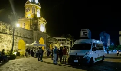 Puesto de vacunación instalado en la Torre del Reloj. 